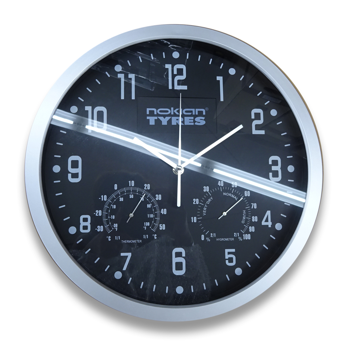 Wanduhr mit Hygro - und Thermometer